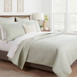 💯 % cotton .Threshold quilt. King